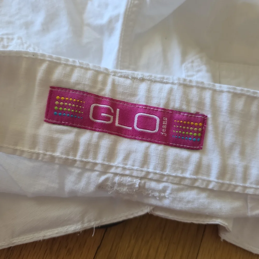 GLO Jeans Belted Low Rise Double Button White 100% Cotton Shorts
